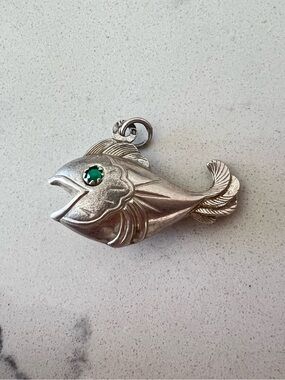 Vintage Italian 800 Silver Puffed Fish Pendant – UnoAErre 1 AR Green Stone Eyes